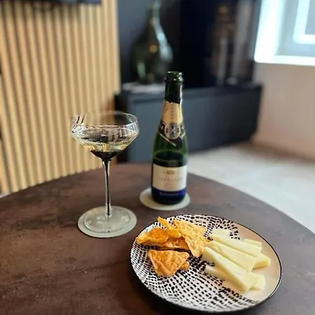 Place2be Апартаменты *